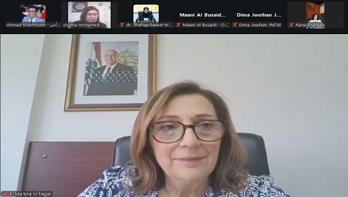منظمة المرأة العربية تستعرض  