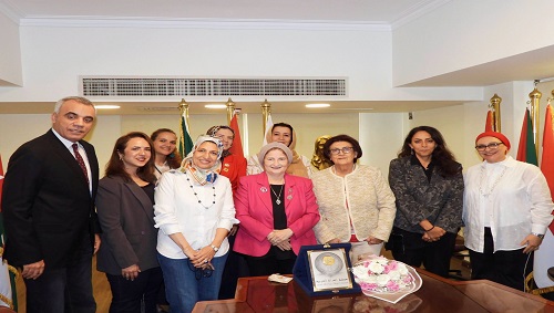 منظمة المرأة العربية تكرم الأستاذة الدكتورة نبيلة عبد المقصود