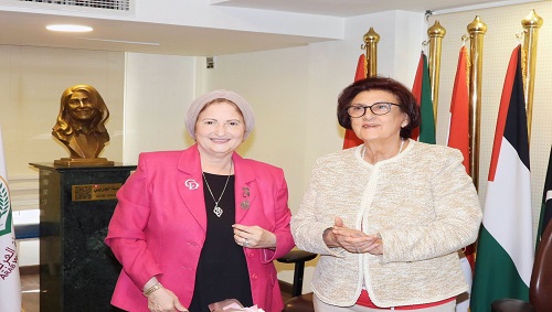 منظمة المرأة العربية تكرم الأستاذة الدكتورة نبيلة عبد المقصود