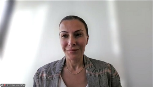 منظمة المرأة العربية تستعرض  